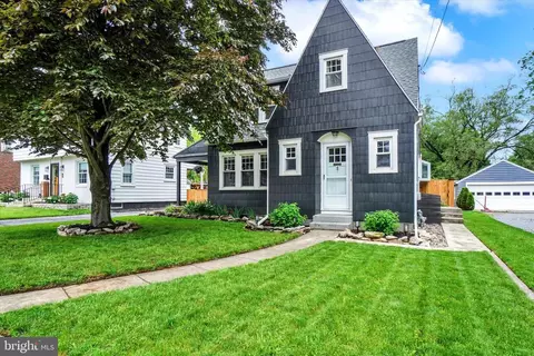 47 E St, Carlisle, PA 17013