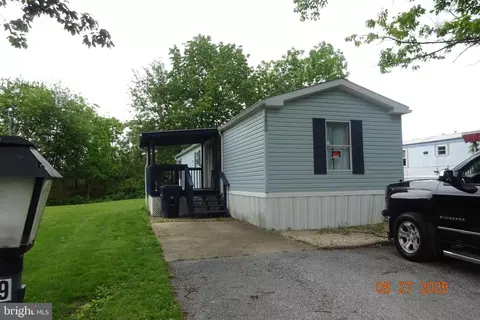 99 Meadowview Ct, Shippensburg, PA 17257