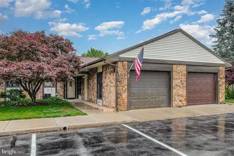 7 Abbey Ct, Carlisle, PA 17015