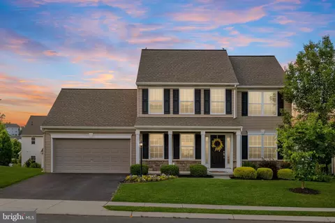1811 Spartan Dr, Mechanicsburg, PA 17055