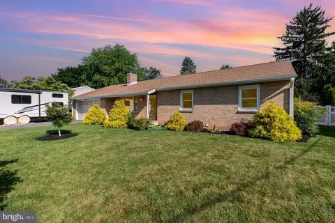 227 Avon Dr, Carlisle, PA 17013