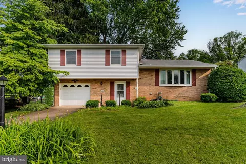 325 Somerset Dr, Camp Hill, PA 17011