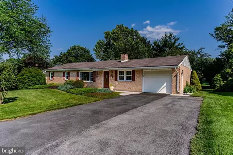 127 Holly Dr, Mechanicsburg, PA 17055