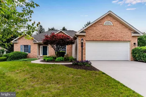 940 Woodley Dr, Mechanicsburg, PA 17050