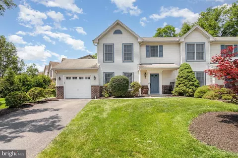 2 Lenox Ct, Mechanicsburg, PA 17050
