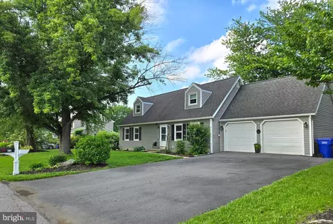 17 Goldenrod Dr, Carlisle, PA 17015