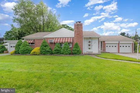 910 S 30th St, Camp Hill, PA 17011