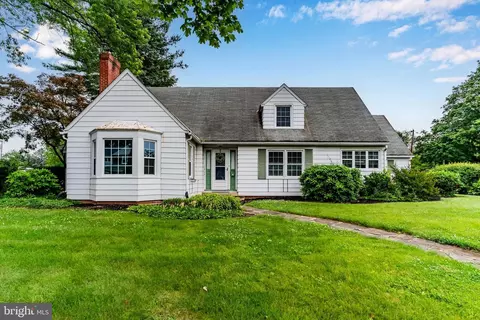 29 Maple Ave, Camp Hill, PA 17011