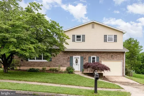 302 Iroquois Way, Mechanicsburg, PA 17050