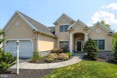 111 Windrush Ln, Mechanicsburg, PA 17055