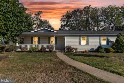 21 Strawberry Dr, Carlisle, PA 17013