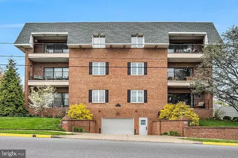 1958 Chestnut St, Camp Hill, PA 17011