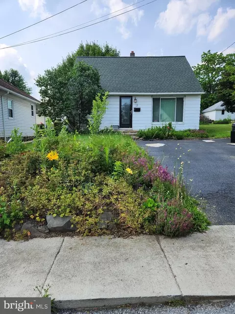 13 W Locust St, Enola, PA 17025