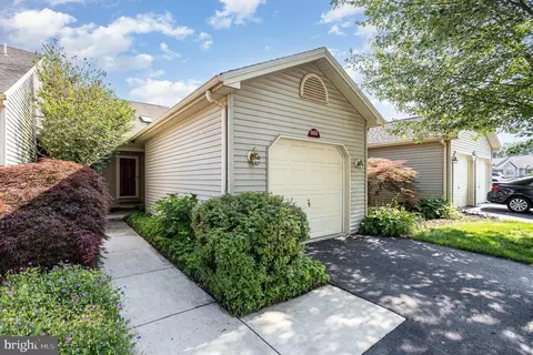 1455 Maplewood Dr, New Cumberland, PA 17070