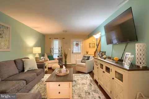 37 Westwood Ct, Enola, PA 17025
