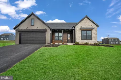 10 Family Dr, Carlisle, PA 17015