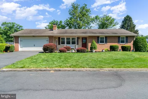 916 Wakefield Ave, Mechanicsburg, PA 17055
