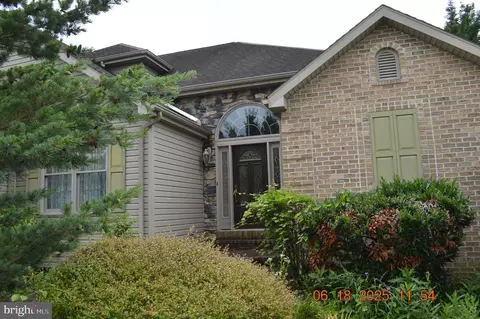 131 Sunset Dr, Mount Holly Springs, PA 17065