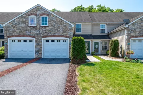 121 Westpoint Dr, Carlisle, PA 17013