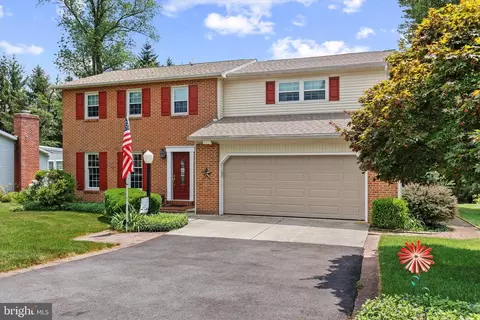 936 Woodridge Dr, Enola, PA 17025