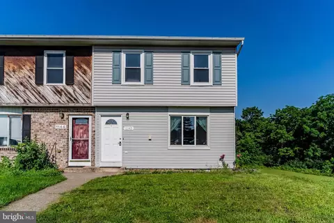 1142 Pheasant Dr N, Carlisle, PA 17013