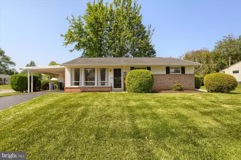 138 Cambridge Dr, Mechanicsburg, PA 17055