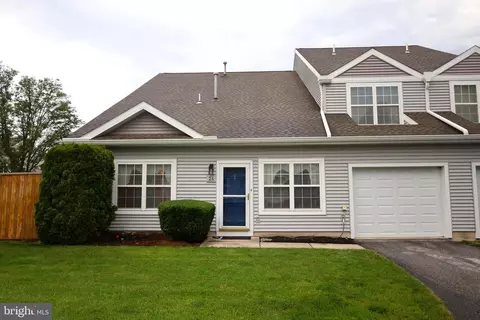 26 Courtyard Dr, Carlisle, PA 17013