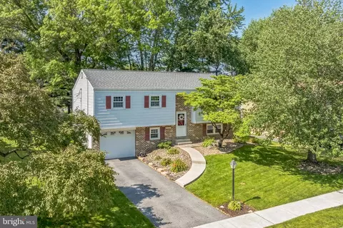 1210 Gross Dr, Mechanicsburg, PA 17050