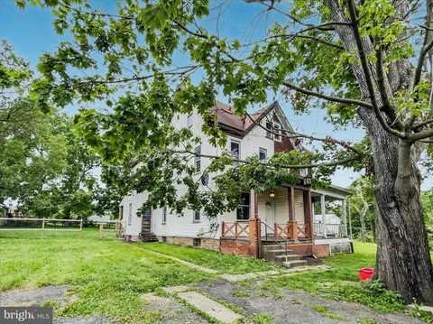 19 Lancaster Ave, Enola, PA 17025
