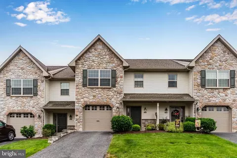 232 Melbourne Ln, Mechanicsburg, PA 17055