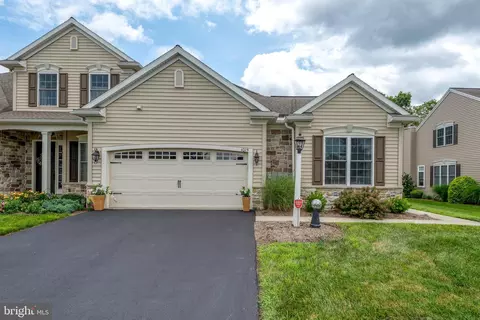 1015 Wintergreen Dr, Mechanicsburg, PA 17050