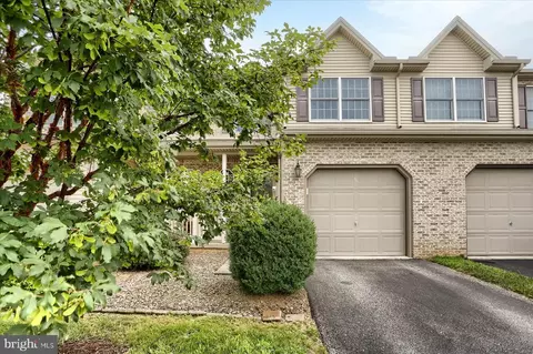 42 Nottingham Dr, Mechanicsburg, PA 17050