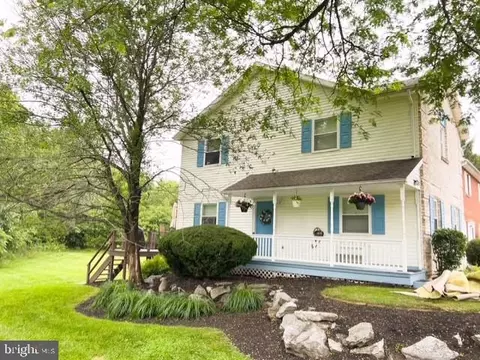 1137 Nanroc Dr, Mechanicsburg, PA 17055