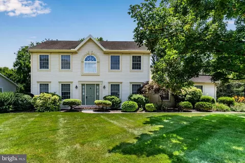 108 Schoolfield Dr, Carlisle, PA 17013