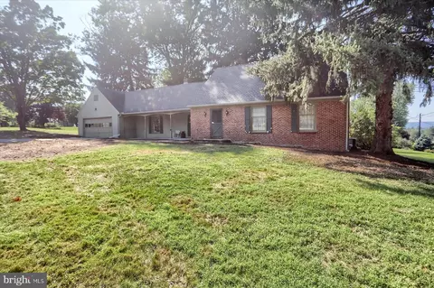 2 Golfview Rd, Camp Hill, PA 17011
