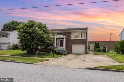 4622 S Clearview Dr, Camp Hill, PA 17011