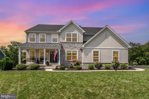 21 Marina Dr, Camp Hill, PA 17011
