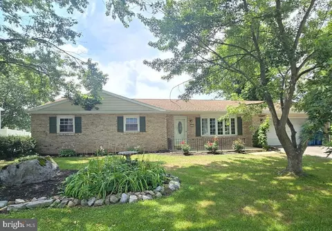 17 Jane Ln, Carlisle, PA 17013