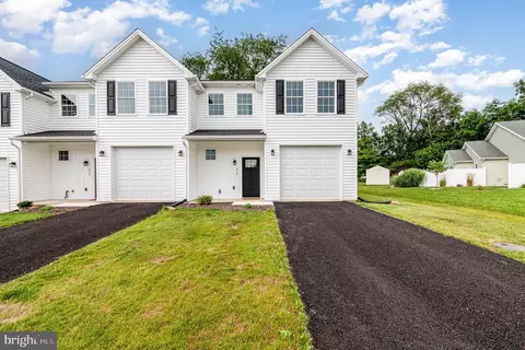 319 Pelham Ct, Carlisle, PA 17013