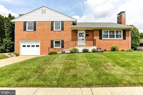 7 Colgate Dr, Camp Hill, PA 17011