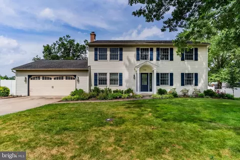 708 Carriage Ln, Mechanicsburg, PA 17050