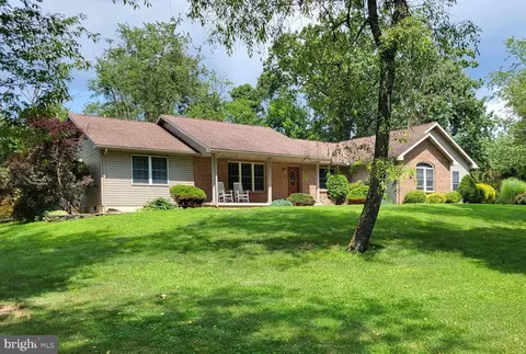 212 Walnut Dale Rd, Shippensburg, PA 17257
