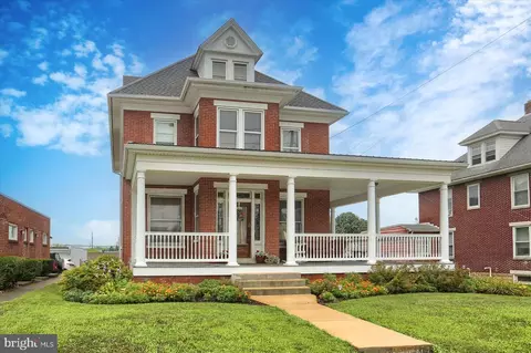 21 W Main St, Camp Hill, PA 17011