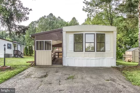 37 Creekside Ln, Carlisle, PA 17015