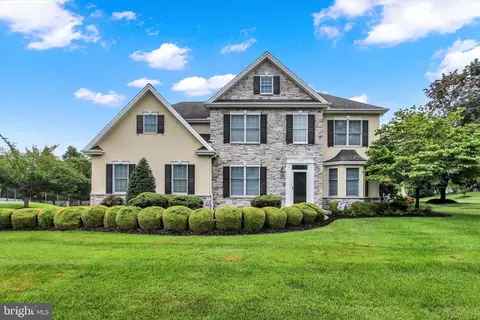 35 Emlyn Ln, Mechanicsburg, PA 17055