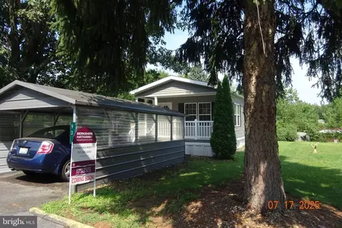 93 Meadowview Ct, Shippensburg, PA 17257