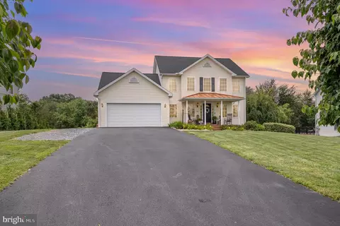 210 Sunset Dr, Mount Holly Springs, PA 17065