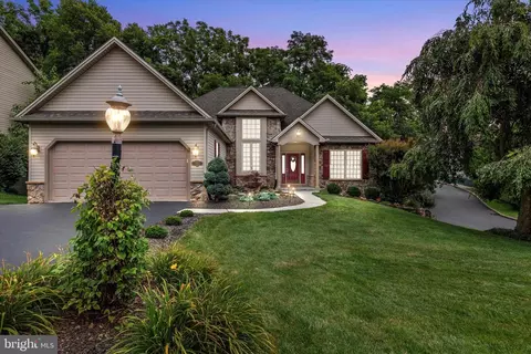 2403 Rolling Hills Dr, Mechanicsburg, PA 17055