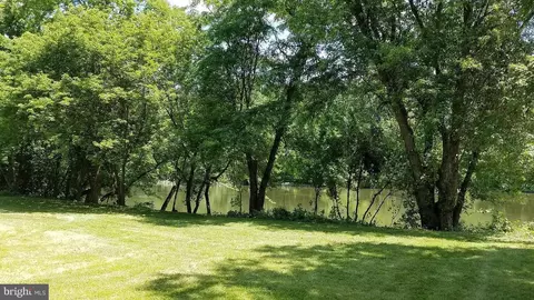 1091 Oyster Mill Rd, Camp Hill, PA 17011