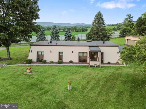 2113 Newville Rd, Carlisle, PA 17015